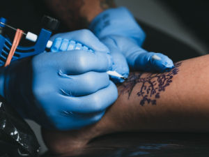 CURSO HIGIÉNICO SANITARIO PARA PROFESIONALES DEL PIERCING, TATUAJES Y MICROPIGMENTACIÓN